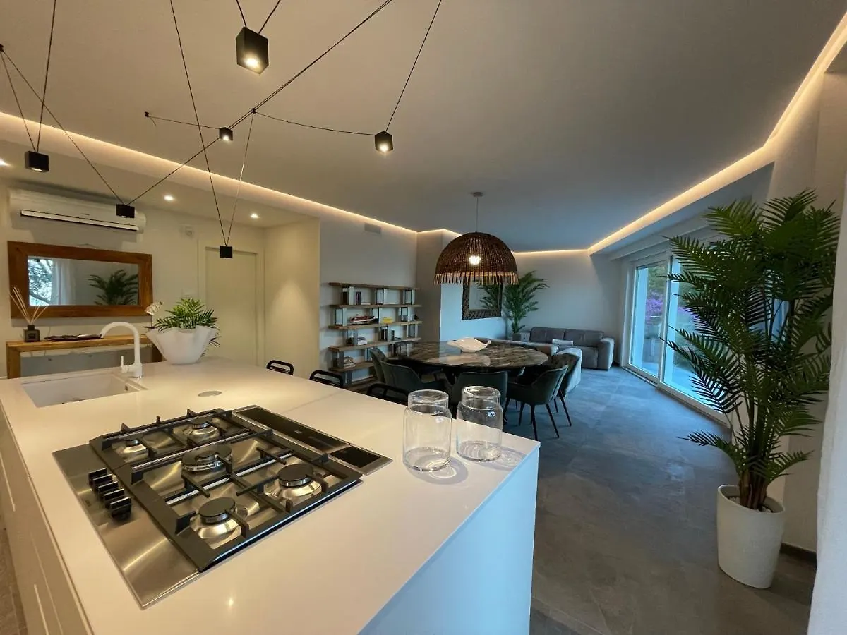 Villa Elvira Gardone Riviera 0*,  Italia
