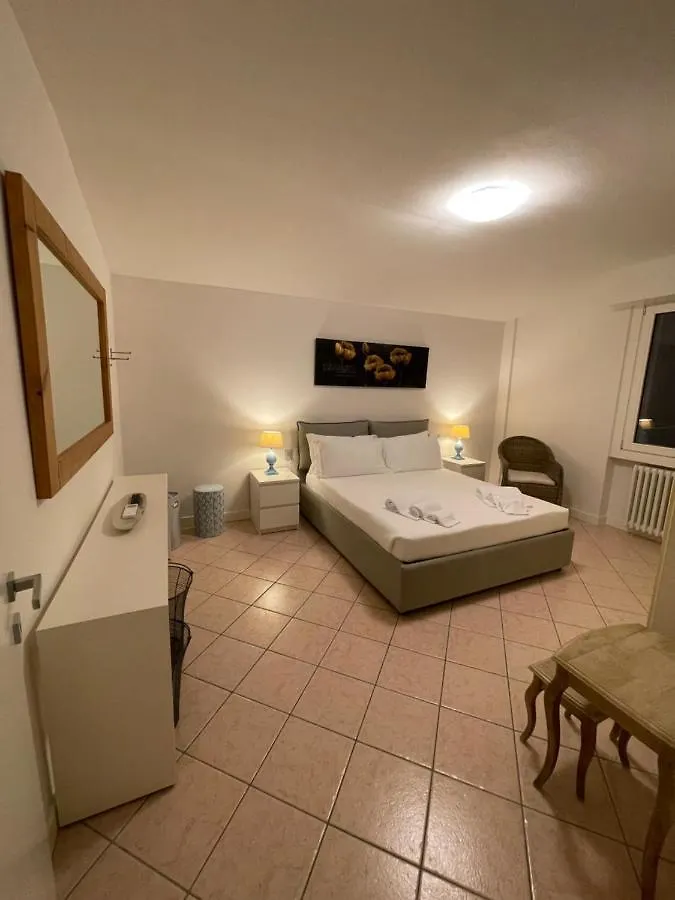 Villa Elvira Gardone Riviera 0*,