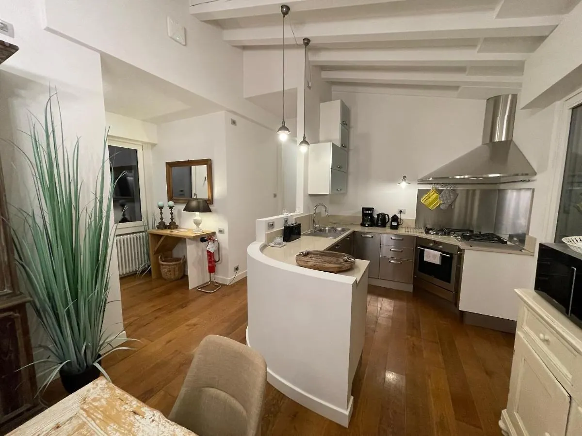 Villa Elvira Gardone Riviera 0*,  Italia